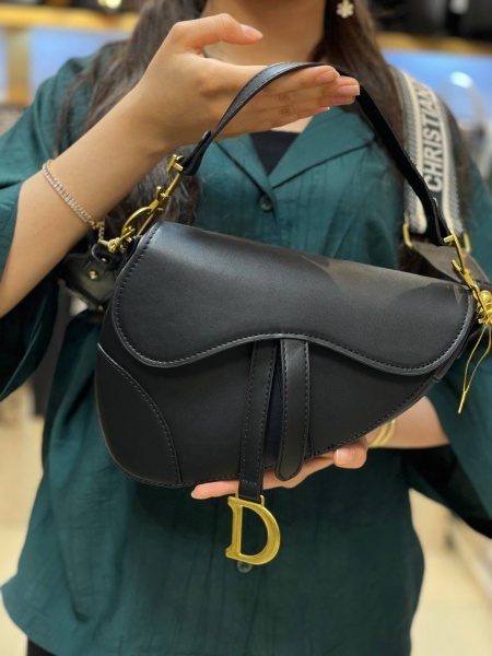 کیف زنانه فرخ زاد؛ ترکیبی از زیبایی و کیفیت