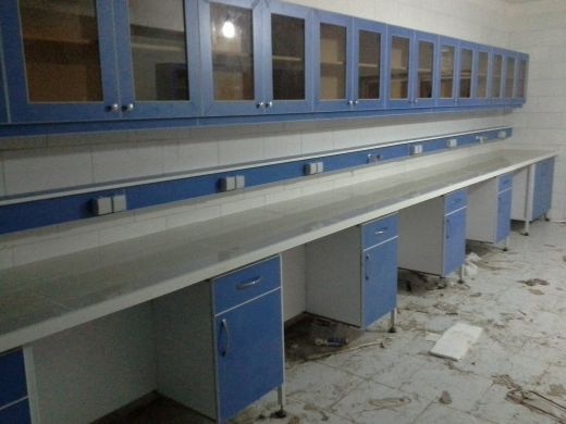 سکوی یک طرفه (میز کنار) به آزماسکوسامان